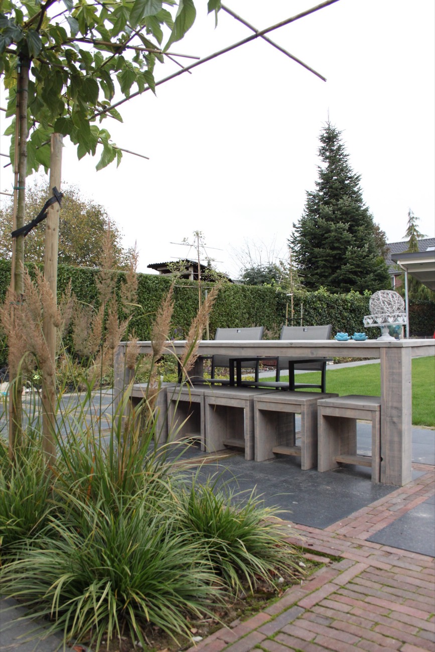 Complete tuin met borders en gazon